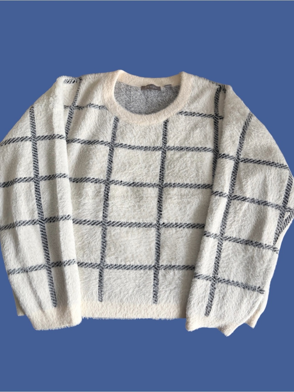 Cyrus B&W Crewneck Plush Sweater L